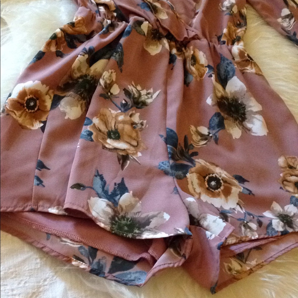 Mauve Floral Romper! - Picture 4 of 7